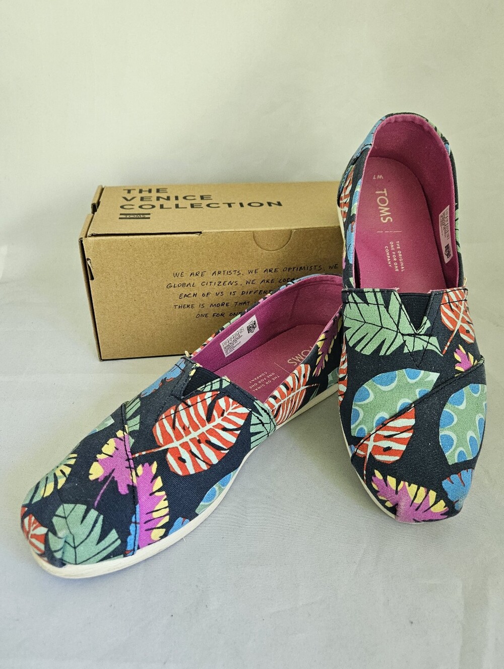 Toms Women's Slip-On Moccasins in Navy with Multicolor Tropical Leaves Print S:7